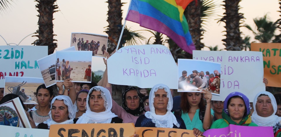 Mersin'de kadınlar Şengal'deki katliamı protesto etmek için buluştu