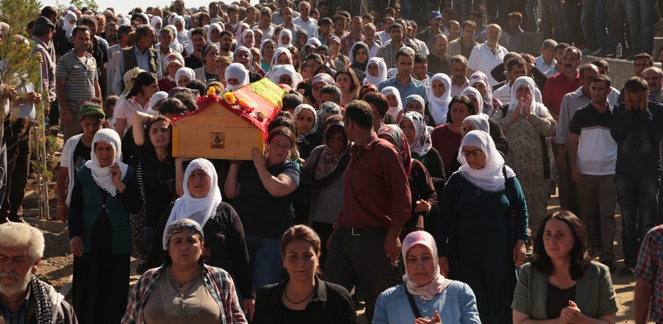 Patlamada yaşamını yitiren Nazlier'i on bin kişi uğurladı