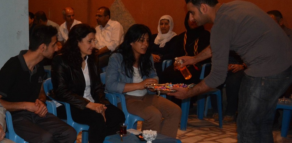 Tahliye edilen sağlık öğrencisine HDP'lilerden ziyaret