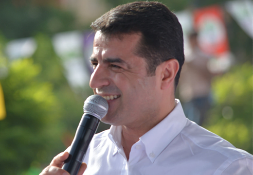 Demirtaş'ın şiiri ile fotoğrafının yer aldığı afişe el konulmasına ilişkin suç duyurumuz