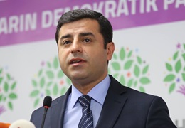 Demirtaş: Eleştirilerimiz, AKP'yi korumak adına bize karşı yargı baskısına dönüşmüştür