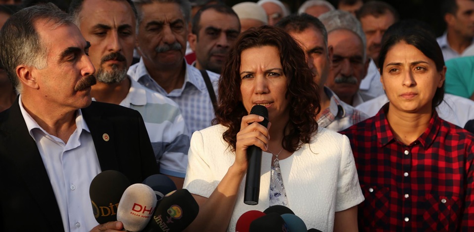 HDP Milletvekili ve DTK Eş Başkanı Selma Irmak: Kobane'de görkemli bir direniş yaşanıyor