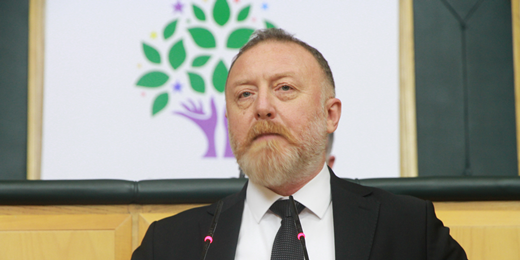 Temelli: Dışişleri Bakanı 'Aç kalmaya razıyız' diyor, Saray telefonda Trump'a yalvarıyor