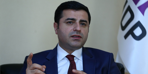 Demirtaş: Bizi tutuklatan AKP İstanbul ve Ankara'yı kaybetti, 3 parçaya bölündü; HDP tek vücut yoluna devam ediyor