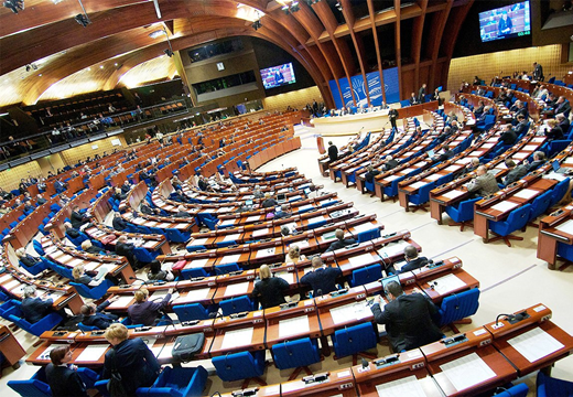 Kürkçü: Referandum raporunun tespitlerine rağmen demokrasi beklentisi bir çelişki değil mi?