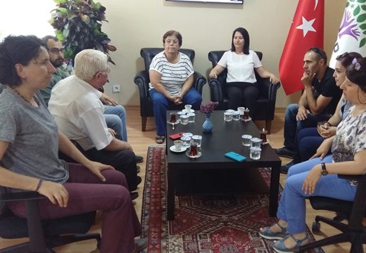 Suruç Aileleri İnisiyatifi'nin partimizi ziyareti