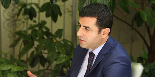 Demirtaş: Tarih, Kawa’nın heykelini yıkan barbarları değil, Kawa gibi direnen mazlumları onurlandıracak