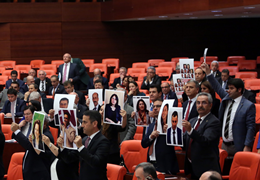 HDP milletvekillerinden Genel Kurul'da ortak tavır