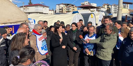 Buldan yardım konvoyumuzla Pazarcık'ta yardım dağıttı: Cumhurbaşkanı istifa etsin