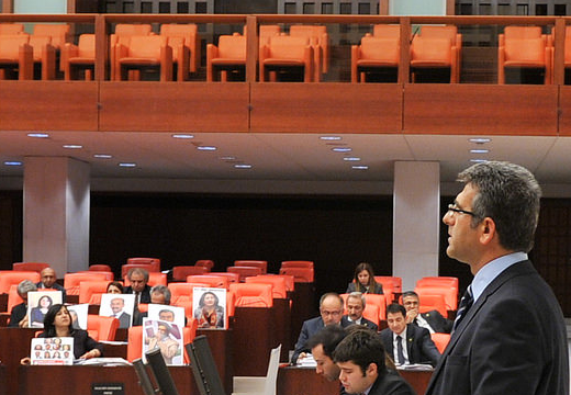 Geveri: Başka ülkede Kur-an'ı Kerim yakılsa kıyameti koparırdınız