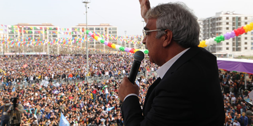 Sancar Amed Newroz'undaydı: Newroz ateşi yandığı sürece kimse bize diz çöktüremez!