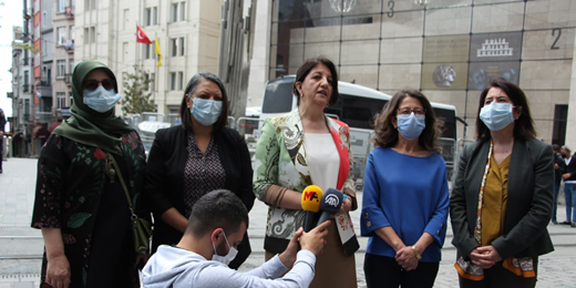 Buldan ve milletvekillerimiz Anneler Günü'nde Galatasaray Meydanı'ndaydı: Annelerin döktüğü gözyaşının rengi aynıdır