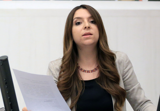 Kadın mücadelesi cezaevlerine sığmaz! Burcu Çelik'in yanındayız!