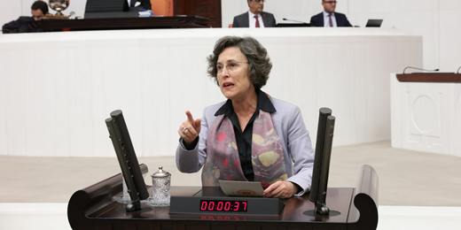 Kerestecioğlu, bir anaokulunda çocuklara oynatılan cinsiyetçi oyunu Milli Eğitim Bakanına sordu