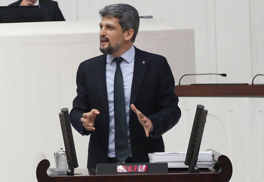 Paylan, Yahudilere yönelik nefret söylemi içeren pankartı İçişleri Bakanı'na sordu