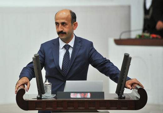 Akdoğan: Umut kitabevi saldırganları serbest HDP'li vekiller cezaevinde