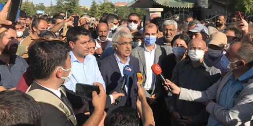 Irkçı saldırıda yitirdiklerimizi son yolculuklarına uğurladık: Bu sıradan bir cinayet değil ırkçı bir katliamdır