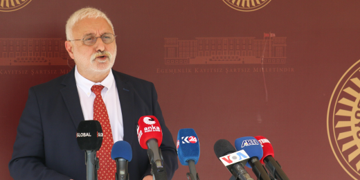 Oluç: AKP Grup Başkanvekili Cahit Özkan itirafta bulunuyor