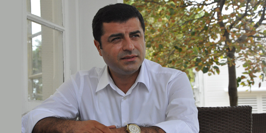 Demirtaş: Açlık grevlerinin meşru talebi hem Türkiye'nin hem Suriye'nin hem de Avrupa'nın istikrarına somut katkılar sunabilecek gerçekçi bir taleptir