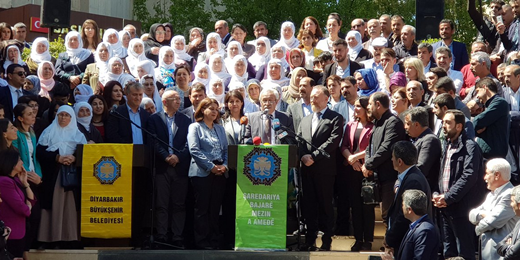  Eş Genel Başkanlarımız Diyarbakır Büyükşehir Belediyesi'nde: Onlar yıktıkça biz yeniden dikeceğiz