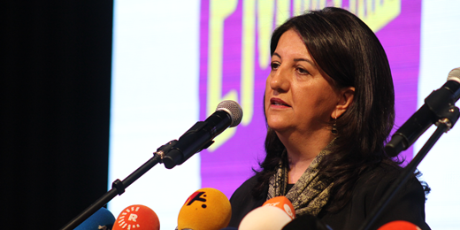 Pervin Buldan: Bu bayrak bugüne kadar yere düşmedi, bundan sonra da düşmeyecektir!