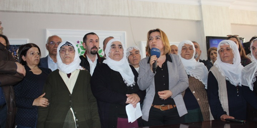 Heyetimiz Gebze'de: Hükümet sanki binlerce siyasi tutsak açlık grevinde değilmiş gibi davranıyor