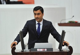 Zeydan'dan Adalet Bakanı'na: Cezaevlerinde bir aydır devam eden açlık grevleri hakkında bilginiz var mı? 