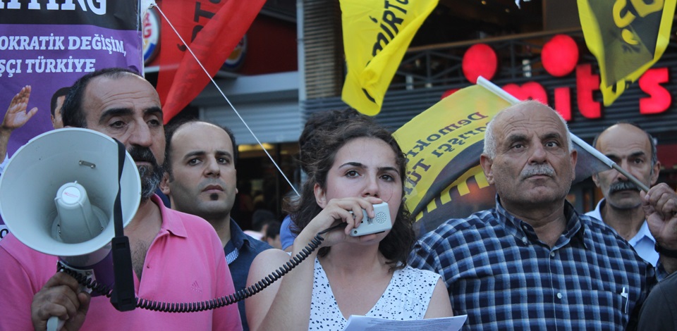 Bahçelievler İlçe Örgütü üyeleri, Demirtaş'ın seçim çalışmalarına yönelik ırkçı saldırıları protesto etti