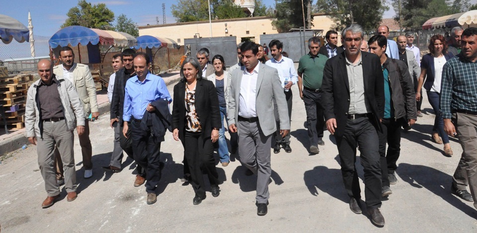 Demirtaş: Kobane'de insanlık değerleri savunuluyor