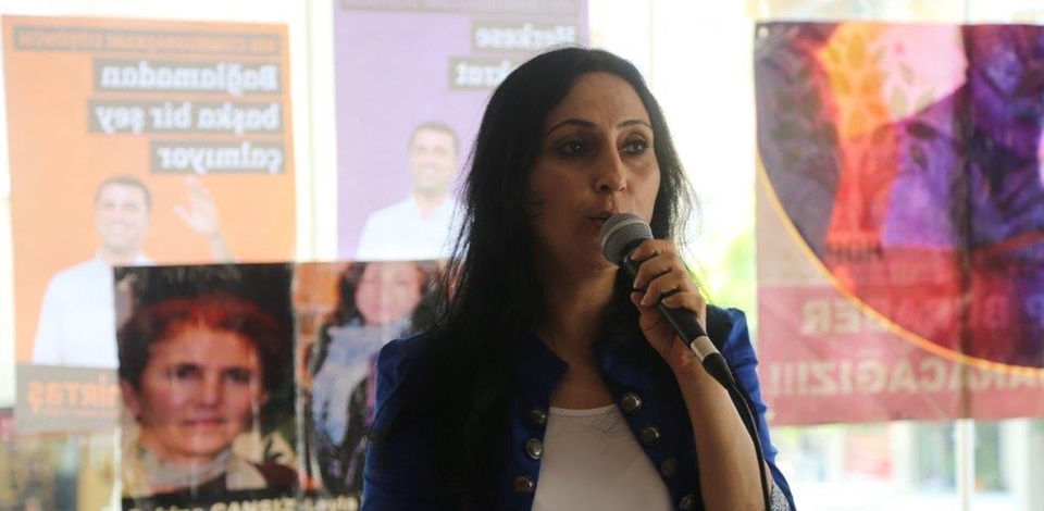 Kadınlar Demirtaş için Gazi Mahallesi'nde seçim bürosu açtı